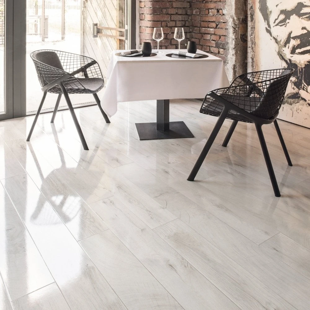 Kaindl Fresno Snow Oak - Easy Touch 8mm High Gloss Laminate Flooring (197318) - Image 6